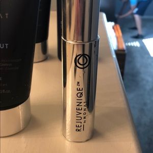 Monat rejuveniqe